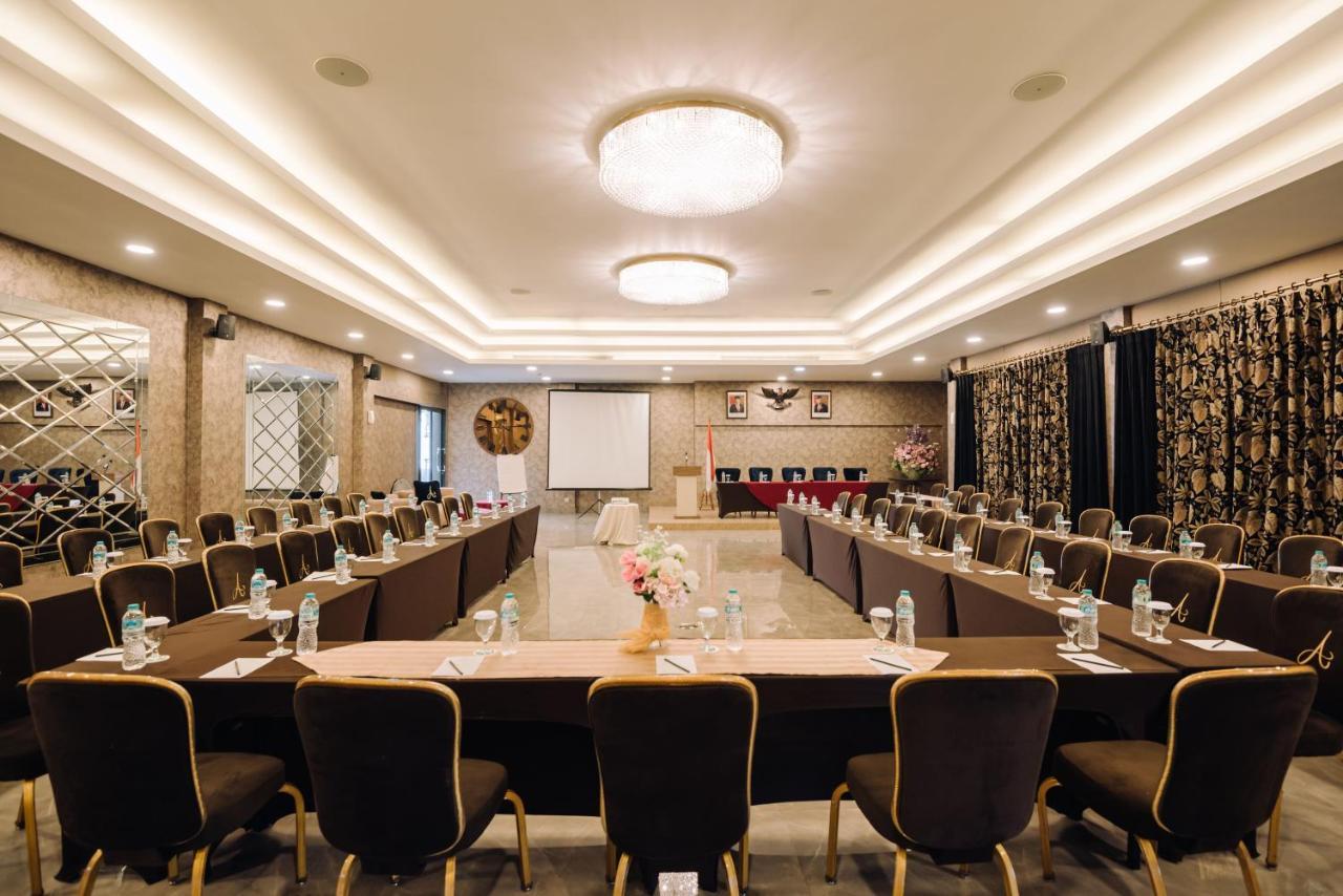 Amaroossa Grande Hotel Bekasi Exterior photo