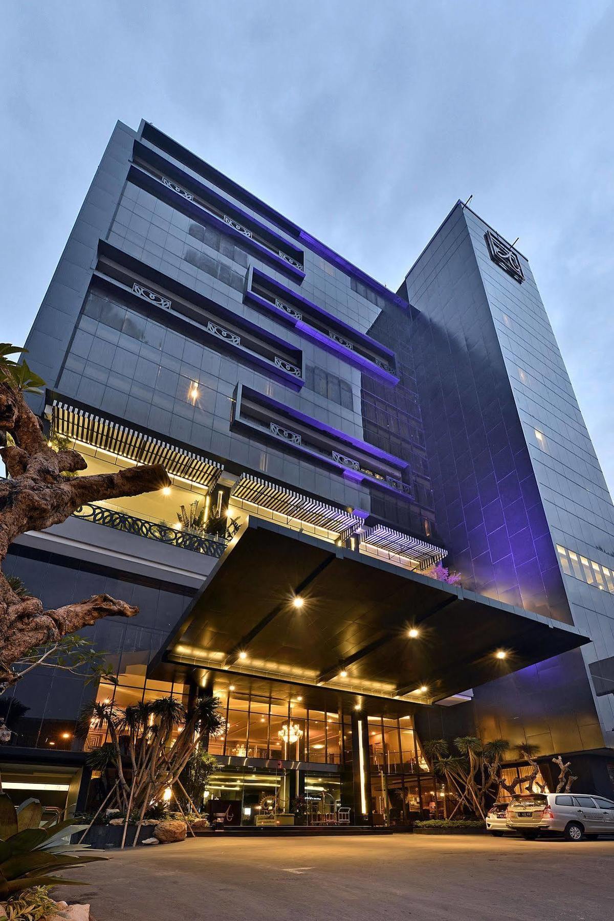 Amaroossa Grande Hotel Bekasi Exterior photo