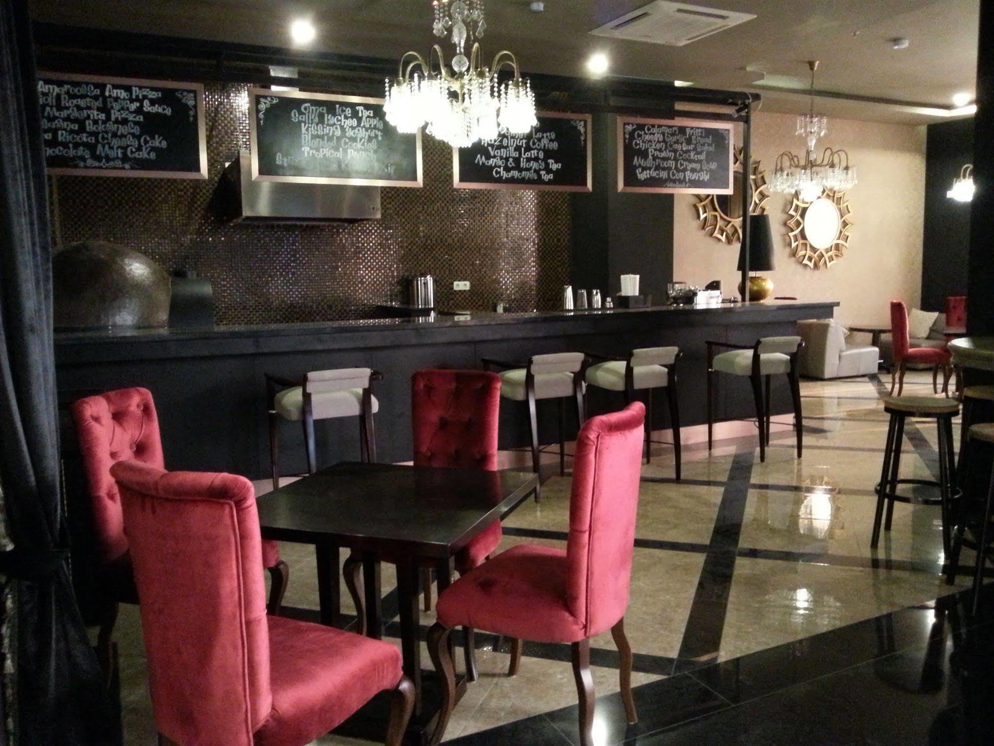 Amaroossa Grande Hotel Bekasi Exterior photo