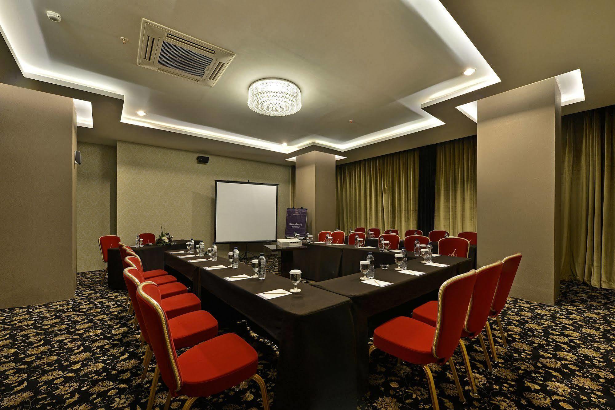 Amaroossa Grande Hotel Bekasi Exterior photo